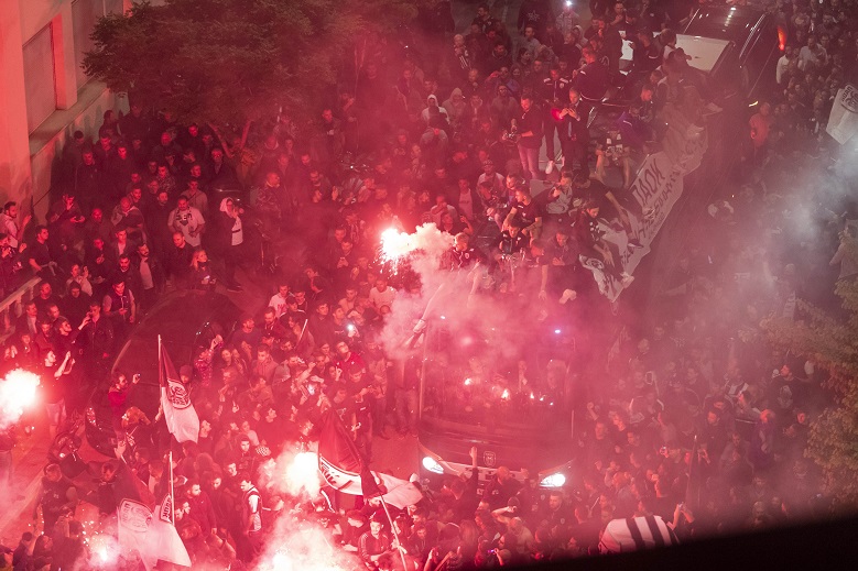 ΠΑΟΚ ΑΕΚ 1 – 0: “Κάηκε” η Θεσσαλονίκη – Γλέντι σε αεροδρόμιο και Λευκό Πύργο