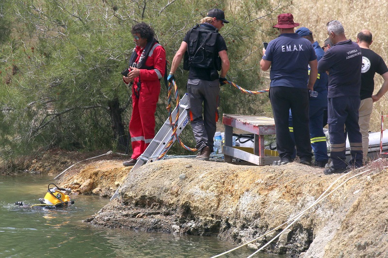 Serial killer Κύπρος: Φρίκη – Οικογένεια βγάζει σέλφι στην Κόκκινη Λίμνη