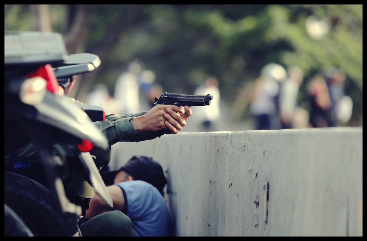 Βενεζουέλα: Απειλεί με συλλήψεις ο Μαδούρο – Νέο κάλεσμα Γκουαϊδό για εξέγερση