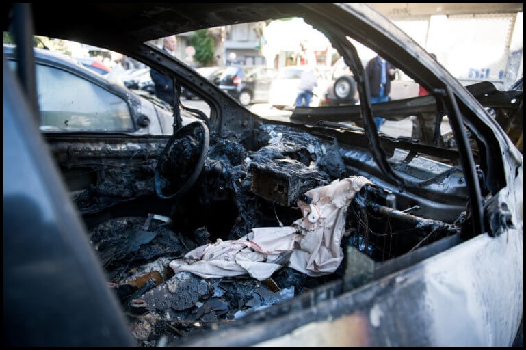 Εμπρησμός – Θεσσαλονίκη: Στις φλόγες αυτοκίνητα Τούρκων διπλωματών
