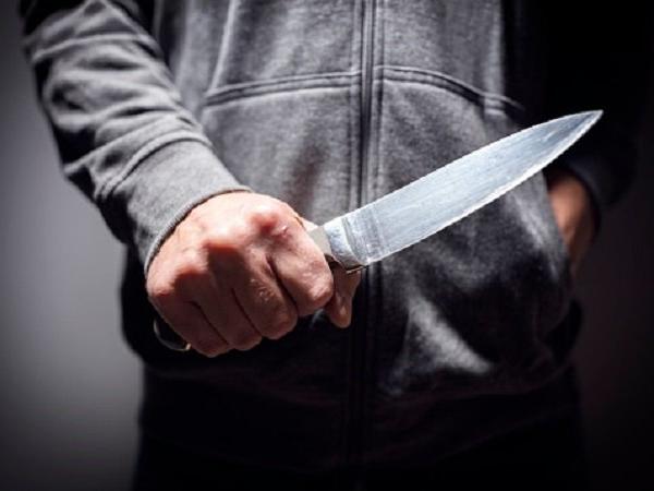 Κρήτη: Κούρεψε τη γυναίκα του με μαχαίρι για το ερωτικό sms του αφεντικού της