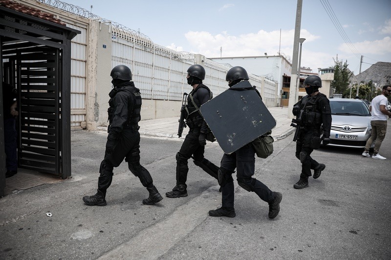 Φυλακές Κορυδαλλού – εξέγερση: Συμπλοκή μεταξύ κρατουμένων, επέμβαση ΜΑΤ, ΟΠΚΕ και ΕΚΑΜ