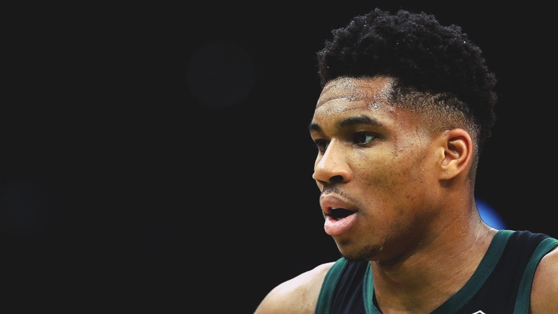 Αντετοκούνμπο – μπλουζάκια: Μήνυση του «Greek Freak» σε Αμερικανό πωλητή