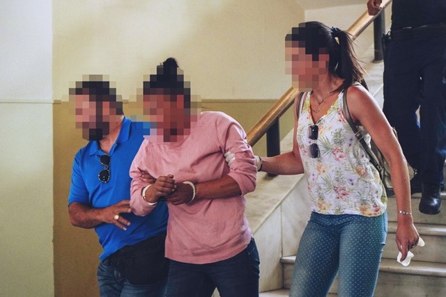 Έγκλημα τουρίστας: Αρνείται τα πάντα η Γαλλομαροκινή – “Μόνος του χτυπήθηκε με το ψαλίδι”