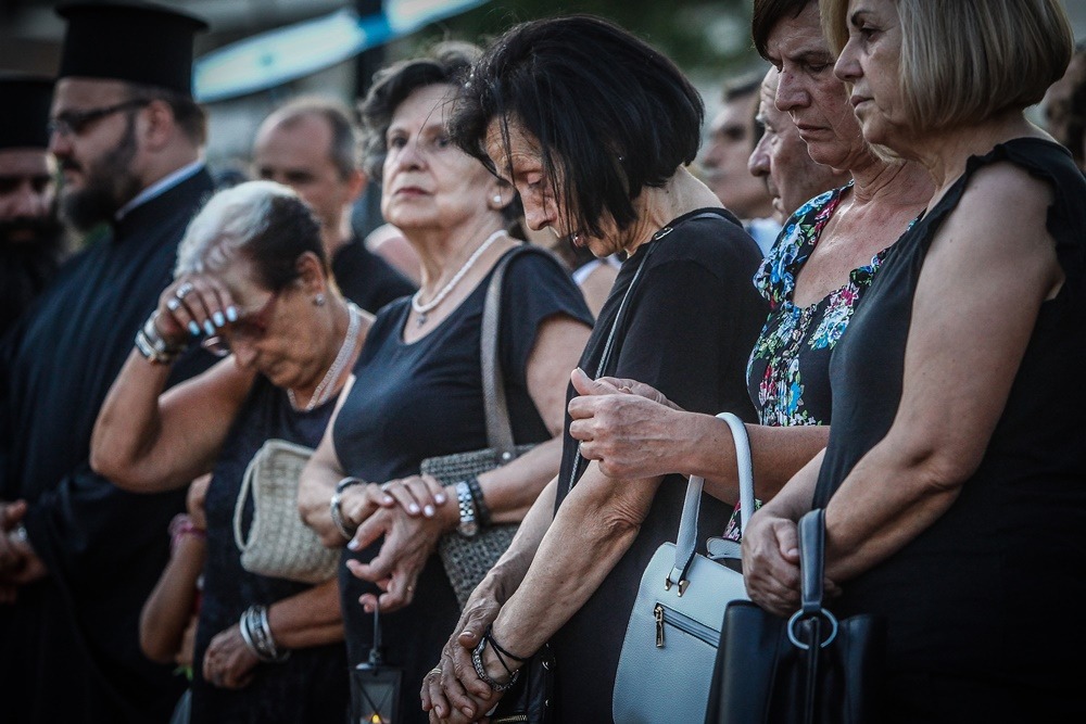Μάτι: Πουθενά οι “αρμόδιοι” του 2018 – Βουβός πόνος στις εκδηλώσεις μνήμης για τους 102 νεκρούς