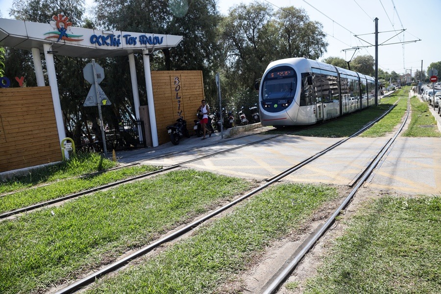 Τραμ Άλιμος – δυστύχημα: Νεκρός 61χρονος, έσωσε την 9χρονη βαφτιστήρα του