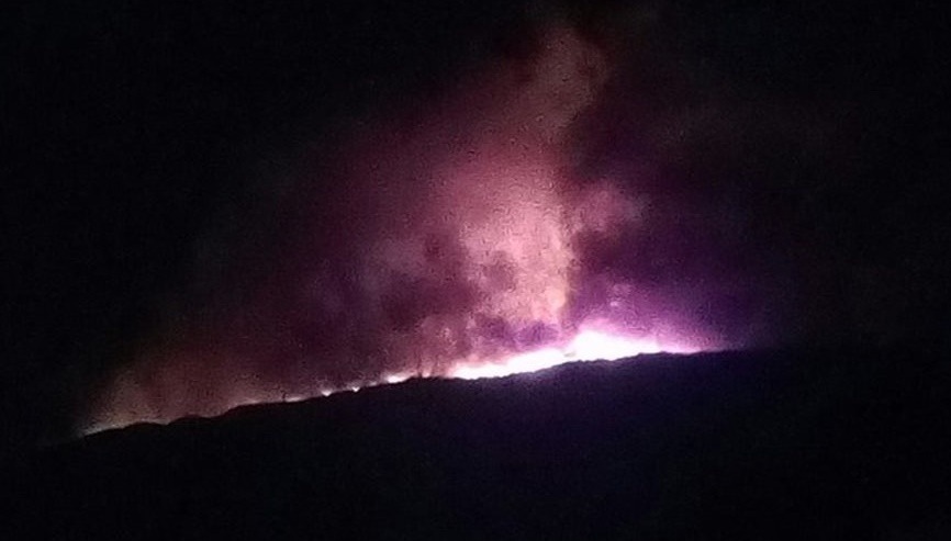 Φωτιά Υμηττός: Στην κορυφογραμμή προς Καισαριανή οι φλόγες – Εκκενώσεις και διακοπές κυκλοφορίας