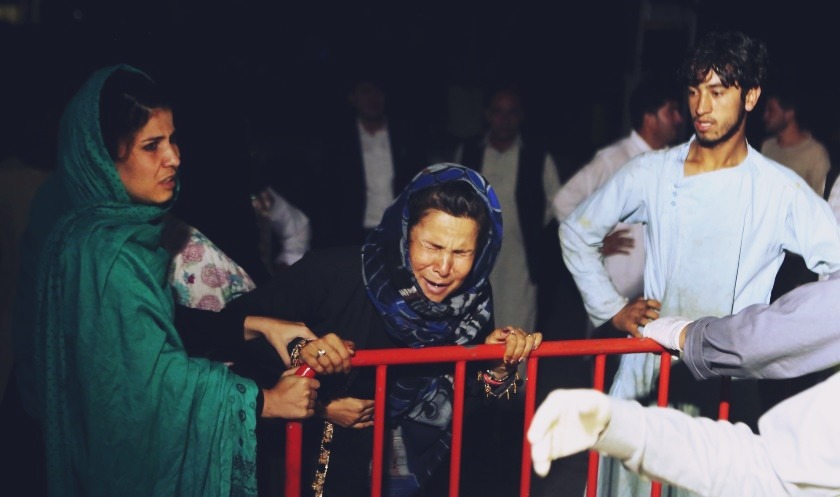 Επίθεση Καμπούλ: Καμικάζι σκόρπισαν τον θάνατο σε γάμο – Δεκάδες νεκροί
