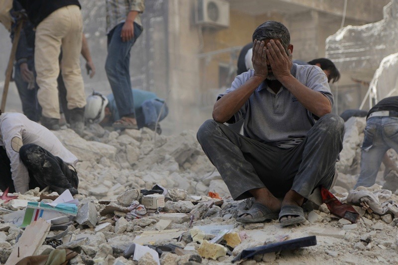 Πόλεμος στη Συρία: 16 άμαχοι νεκροί από βομβαρδισμούς στην Ιντλίμπ (vid)