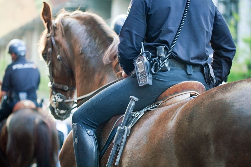Αστυνομία Τέξας: Έδεσαν μαύρο άνδρα πίσω από το άλογά τους – Σάλος και “συγγνώμη”