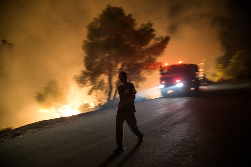 Φωτιά τώρα Νέα Μάκρη: Μεγάλη κινητοποίηση της Πυροσβεστικής