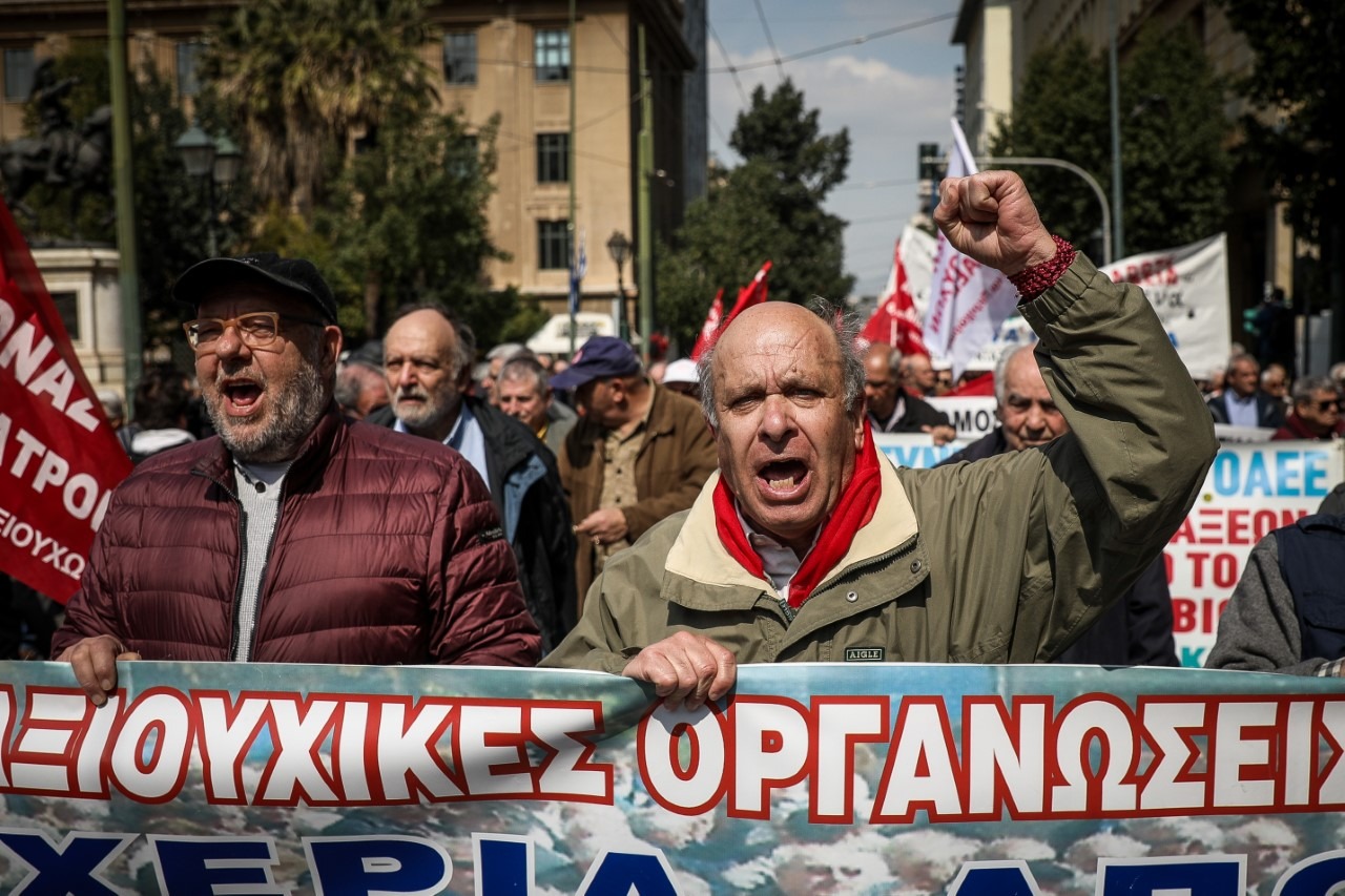 Οικονομία: Μειώσεις στους συντελεστές φορολογίας