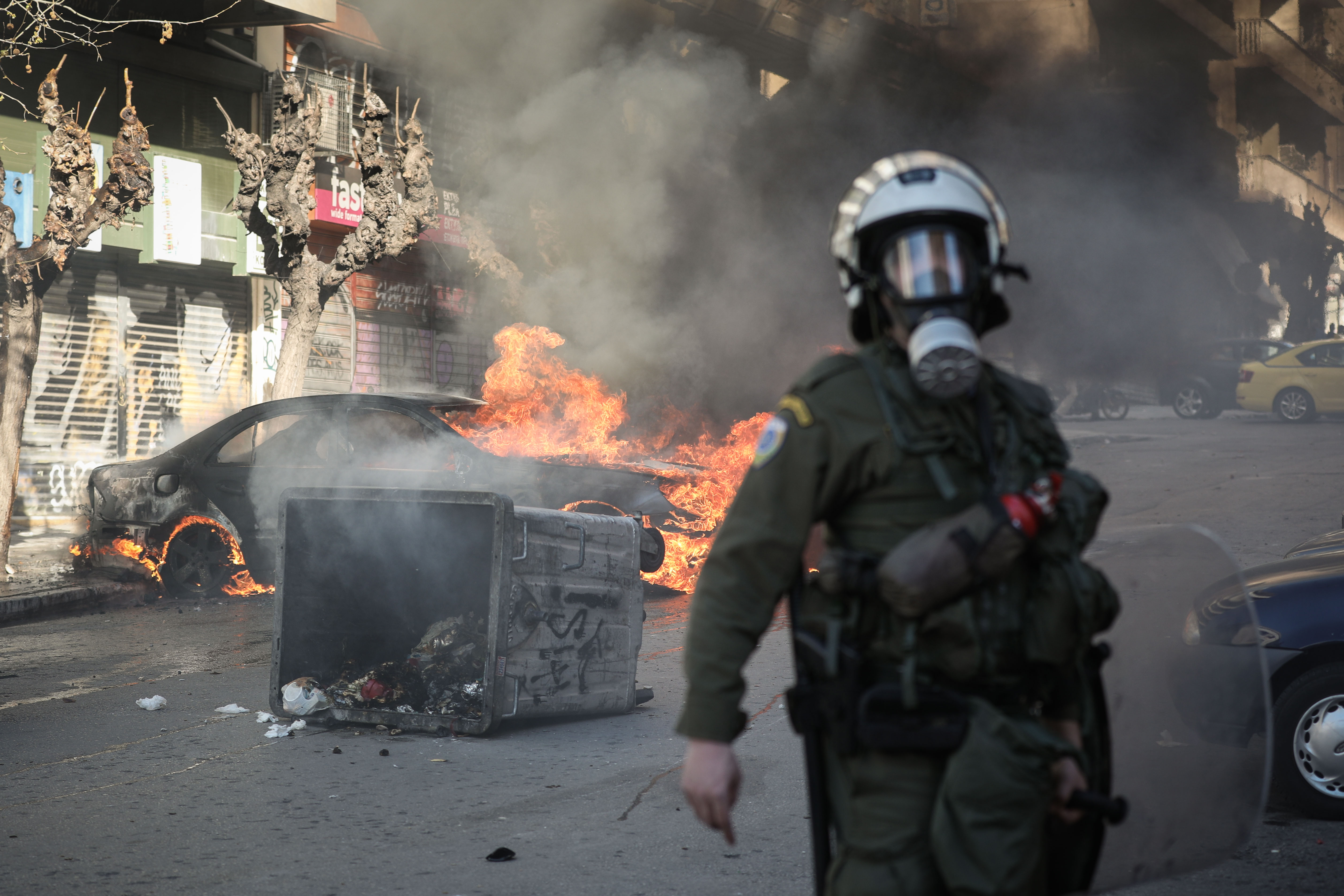 Εξάρχεια – επεισόδια: Πάνω από 80 μολότοφ