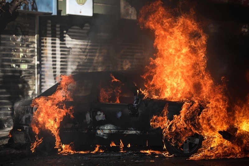 Απανθρακωμένος οδηγός: Τραγωδία στο κέντρο της Αθήνας