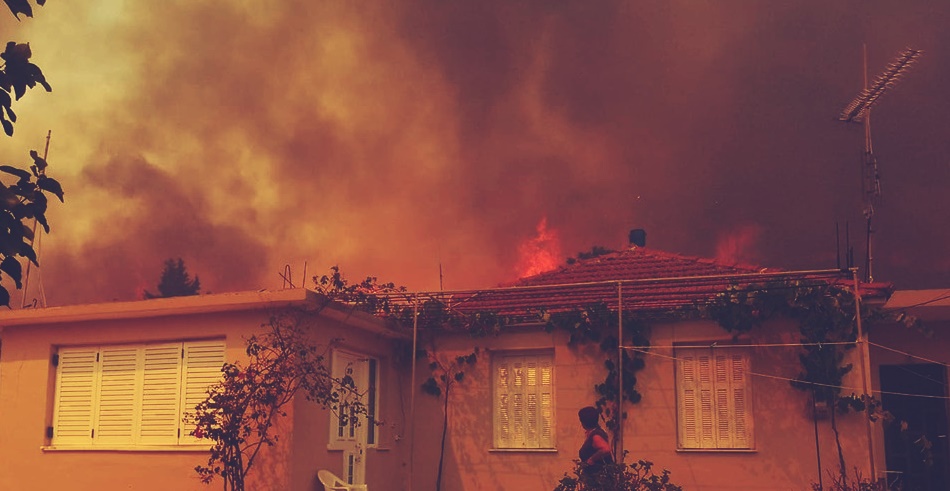 Φωτιά τώρα Ζάκυνθος: Εκτός ελέγχου η φωτιά, δυσκολεύονται τα αεροσκάφη