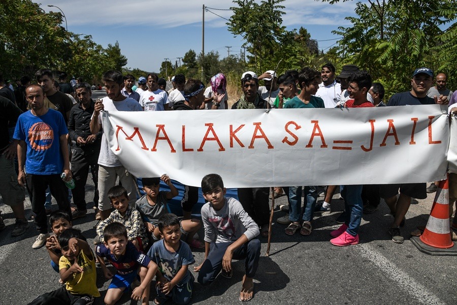 Μετανάστες έκλεισαν δρόμο: Διαμαρτύρονταν για τις συνθήκες στο κέντρο διαμονής της Μαλακάσας