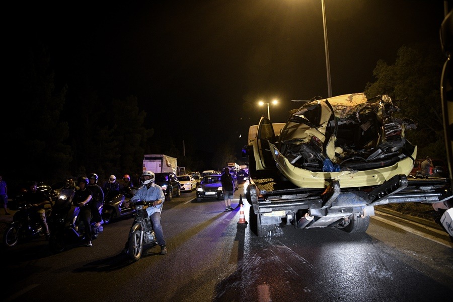 Ανατροπή νταλίκας Αθηνών – Κορίνθου: Ο οδηγός μιλά για το ατύχημα στο Χαϊδάρι (vid)