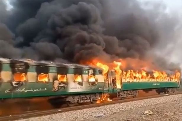 Τρένο – Πακιστάν: Εξερράγη γκαζάκι επιβάτη, πάνω από 65 οι νεκροί (vids)
