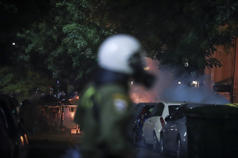 Επίθεση στο ΑΤ Πεντέλης: Άγνωστοι πέταξαν μολότοφ, ζημιές σε περιπολικό