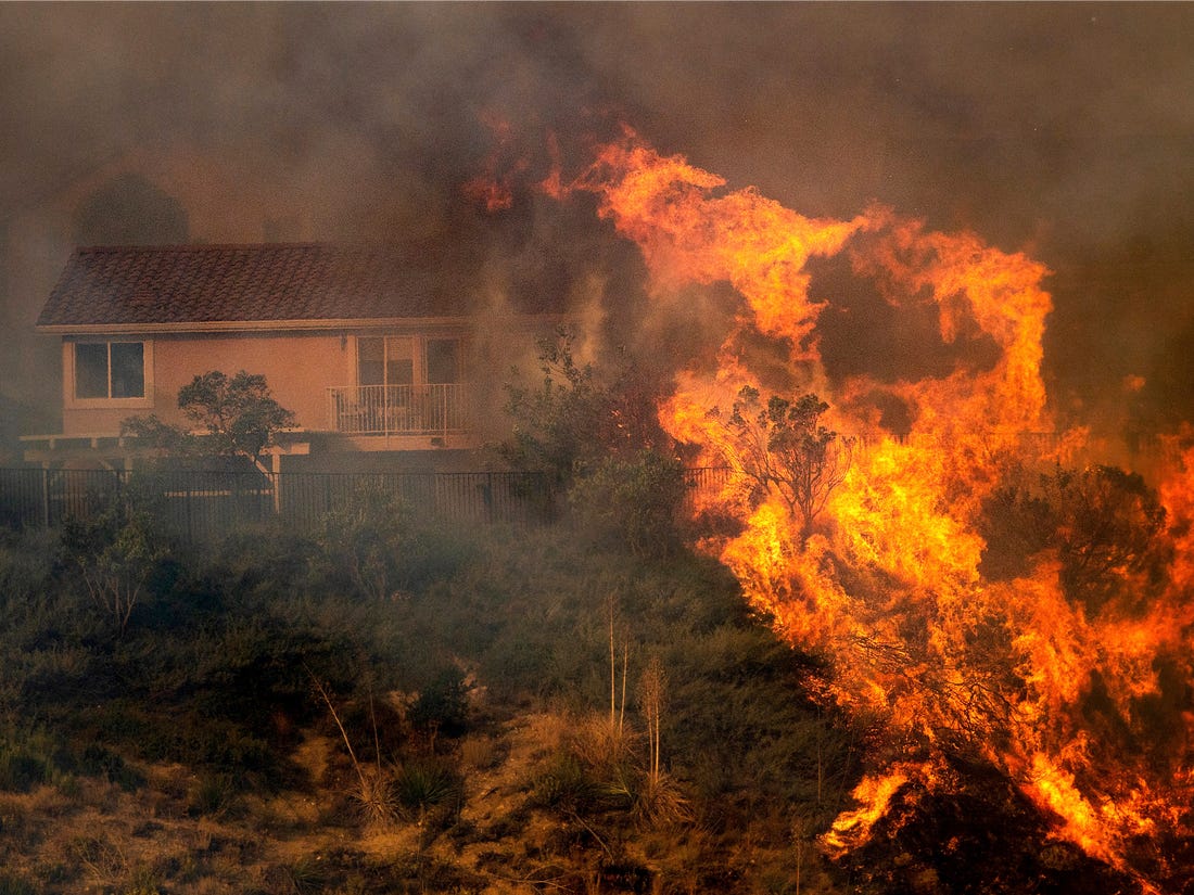 Καλιφόρνια φωτιά: Πύρινη κόλαση – Νεκροί, εντολή εκκένωσης σε 100.000 ανθρώπους
