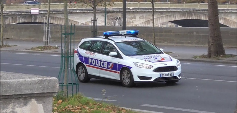Επίθεση στο Παρίσι: Άνδρας μαχαίρωσε θανάσιμα γυναίκα αστυνομικό