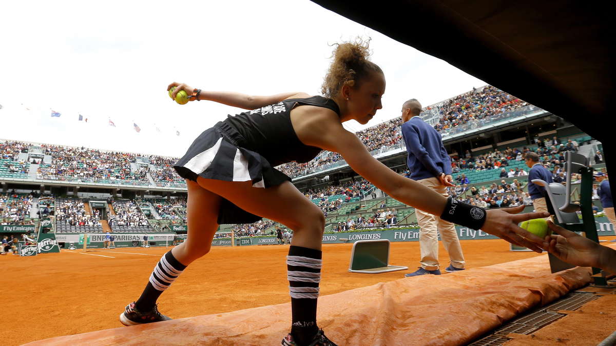 Διαιτητής τένις ανήλικη: Σάλος – Ωμό καμάκι σε 16χρονη που μάζευε μπαλάκια (vid)