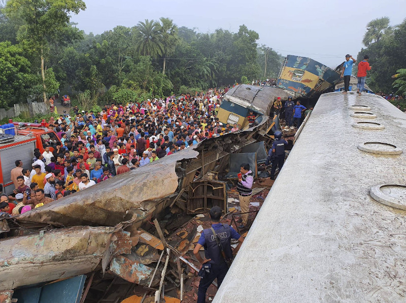 Σύγκρουση τραίνων Μπαγκλαντές: Βίντεο από κάμερα ασφαλείας – 16 επιβάτες νεκροί