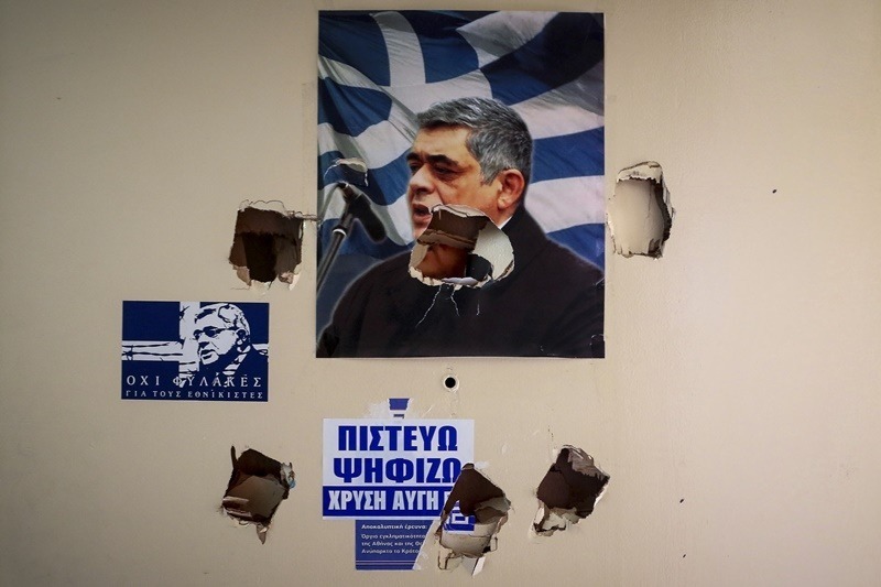 Επίθεση στα γραφεία της Χρυσής Αυγής: Αστυνομικοί τραυματίστηκαν, τι λέει ο Κασιδιάρης (vid)