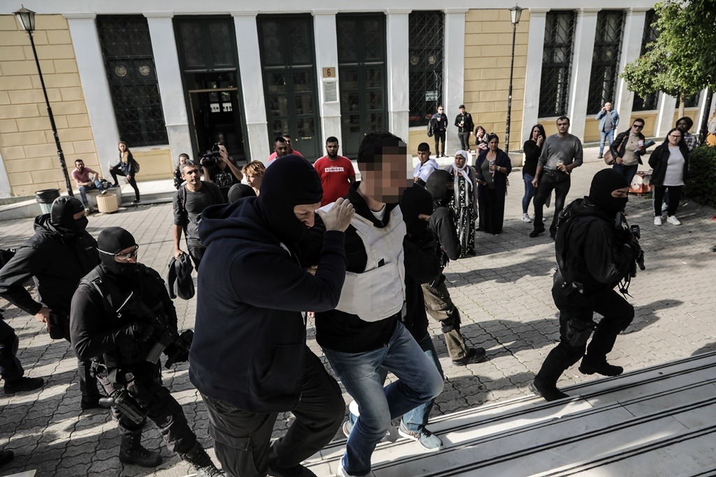 Επαναστατική Αυτοάμυνα: Επεισόδια στην Ευελπίδων – Προφυλακίστηκαν οι κατηγορούμενοι