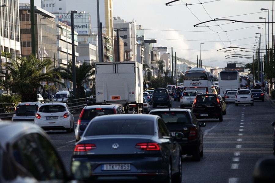 Κίνηση τώρα Κηφισός: Φορτηγό στο αντίθετο ρεύμα – Κυκλοφοριακό κομφούζιο στην Αθήνα