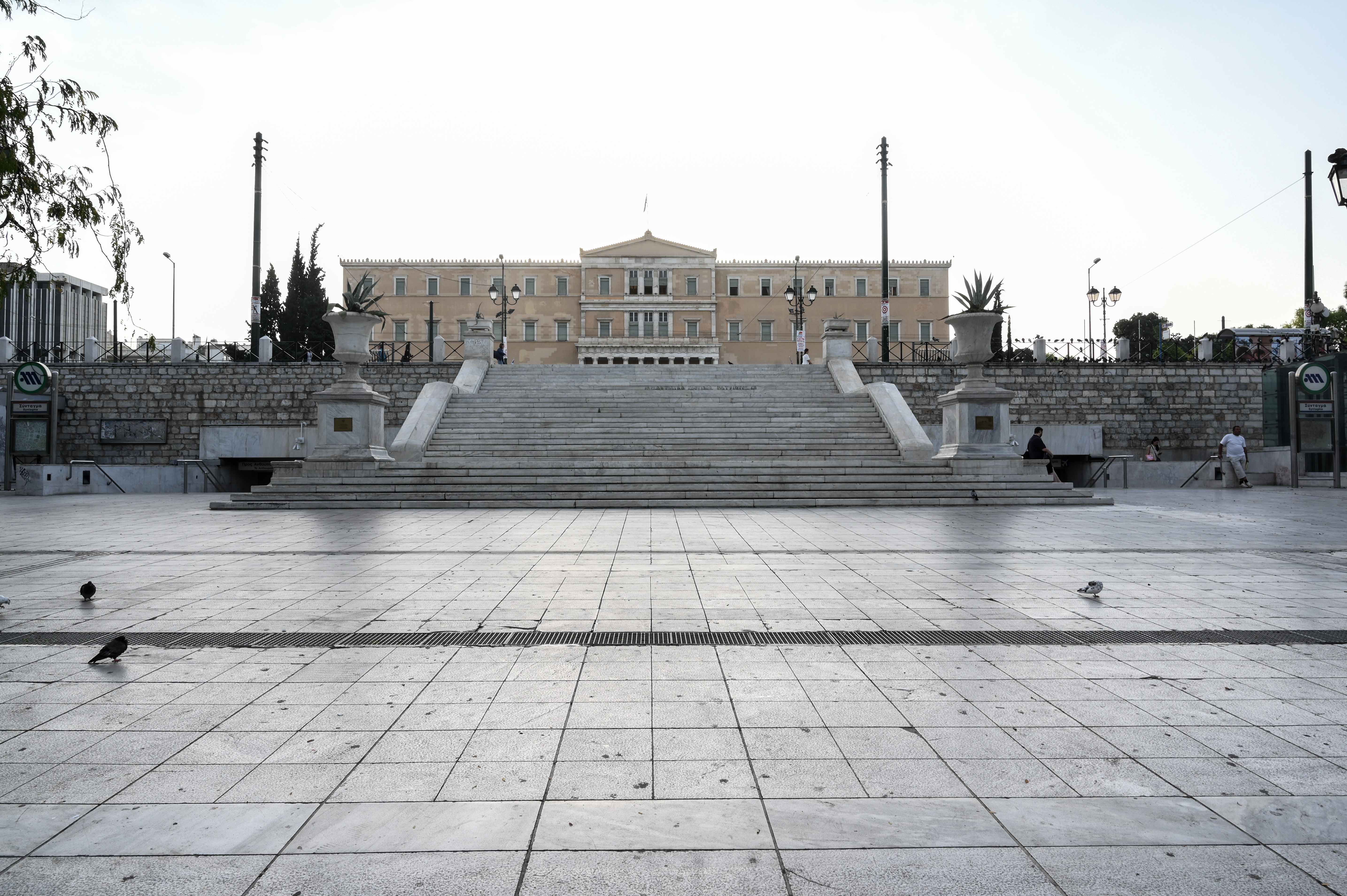 Δήμος Αθηναίων – Σύνταγμα: Μεγάλη παρέμβαση καθαριότητας της πλατείας