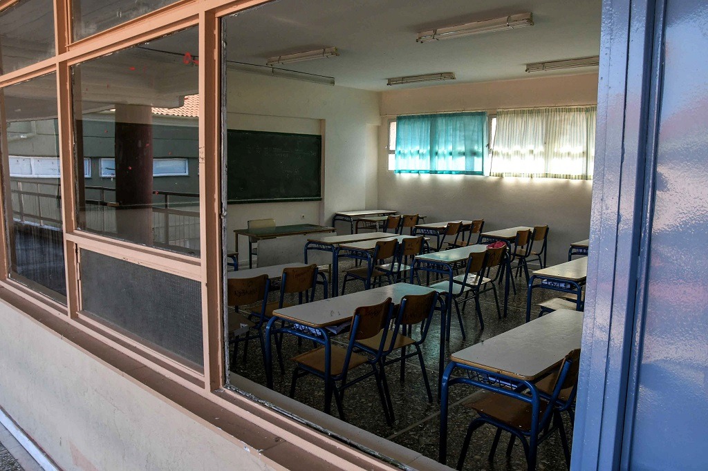 Μαθητής πήδηξε από το μπαλκόνι: Σε σχολείο του Ηρακλείου Κρήτης – Διεκομίσθη στο νοσοκομείο
