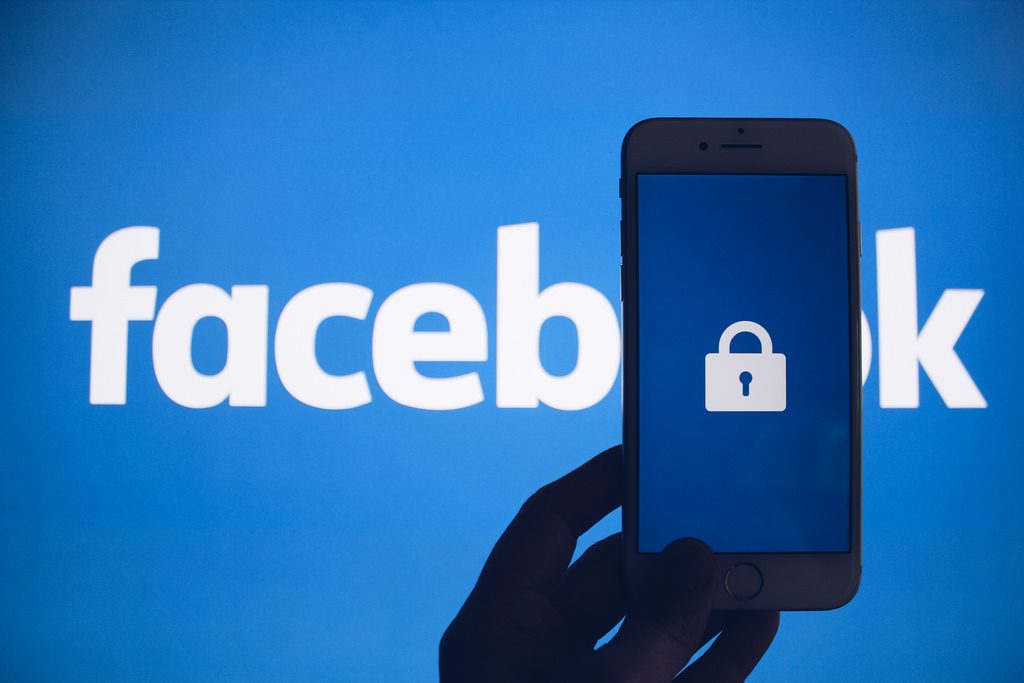 Facebook πρόβλημα: Bug που ανοίγει τις κάμερες – Μεγάλη προσοχή