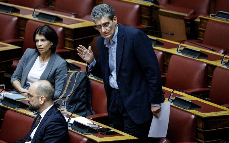 Γιαννούλης χοιρινό: Τα μάζεψε ο βουλευτής του ΣΥΡΙΖΑ, μετά τη θύελλα για τα σουβλάκια