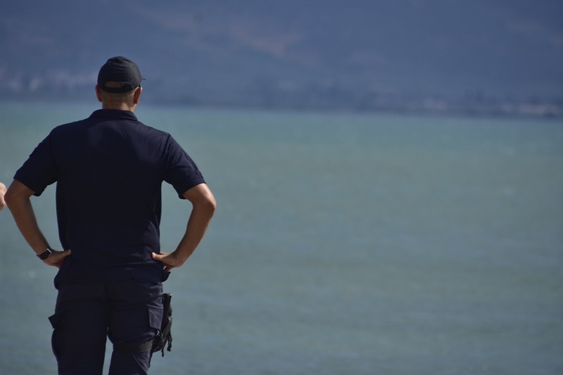Φολέγανδρος εξαφάνιση: Αγωνία για την τουρίστρια – Ελικόπτερο και σκάφη του Λιμενικού στις έρευνες