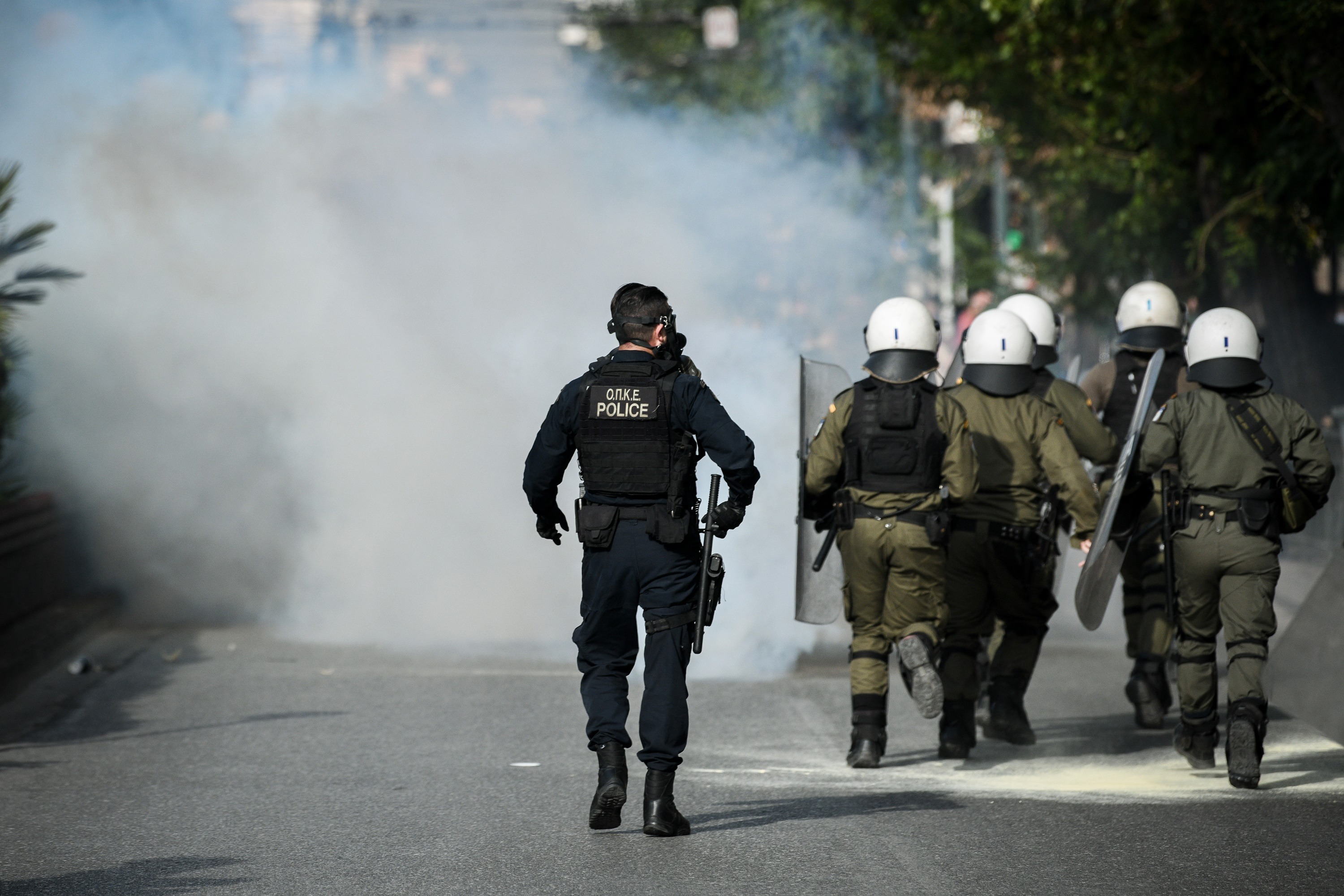 Επεισόδια στην ΑΣΟΕΕ: Αναρχικοί μπήκαν σε υπόγειο – Έσπασαν την κλειδαριά