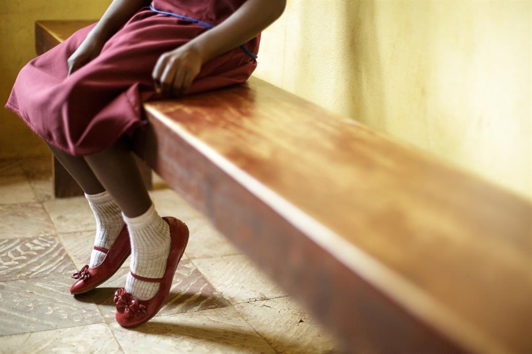 Απέλαση ανηλίκου: Σάλος για κορίτσι στην Γαλλία που κινδυνεύει με την κλειτοριδεκτομή