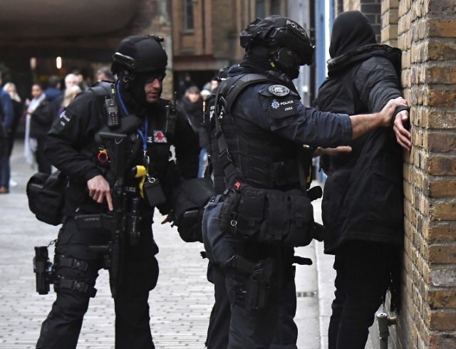 Επίθεση με μαχαίρι – Λονδίνο: Ο Μπόρις Τζόνσον για το περιστατικό – Νεκρός ο δράστης