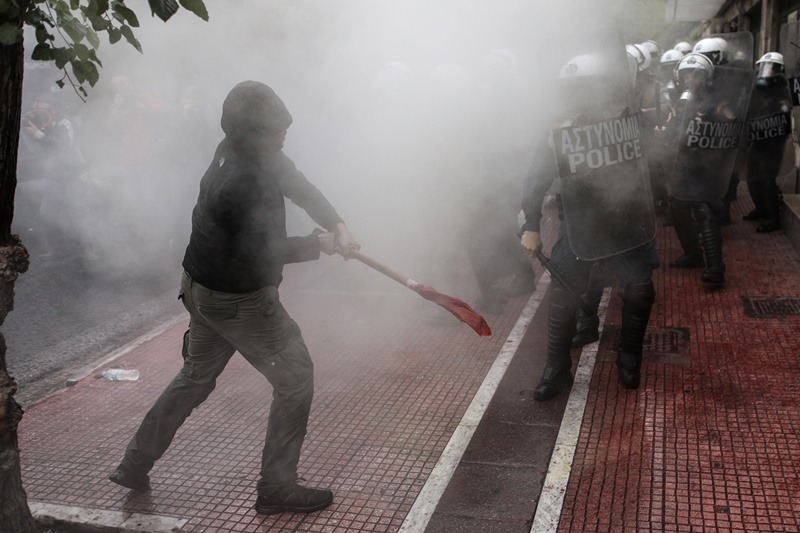 Εξάρχεια τώρα: Χημικά και μολότοφ – Πορεία αντιεξουσιαστών