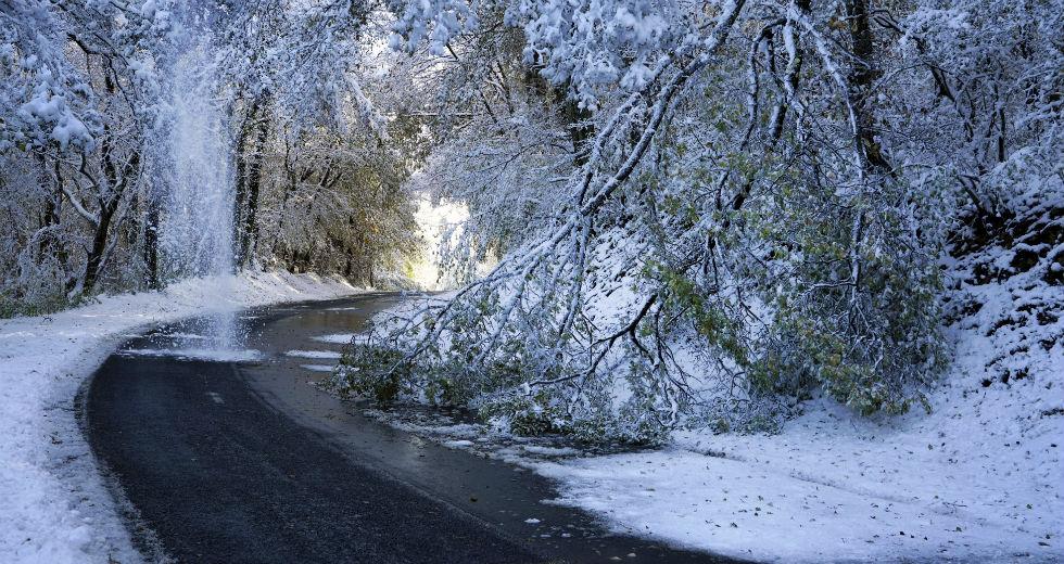 Χιόνια Γαλλία: Ένας νεκρός – Χιλιάδες σπίτια χωρίς ρεύμα