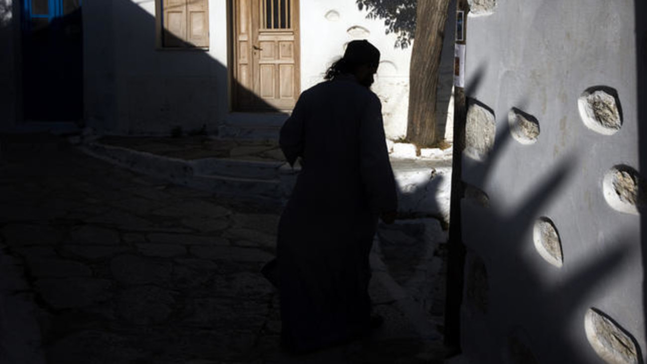 Ιερέας – ταρίφα: Σάλος στη Λάρισα, 25 ευρώ για το Σαρανταλείτουργο της νηστείας