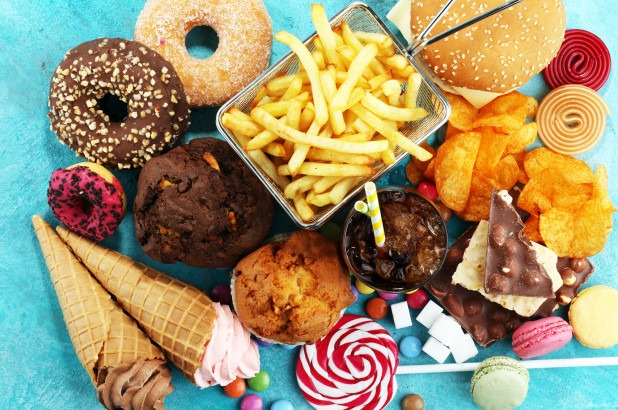 Τι δεν πρέπει να τρώμε: Τα τρόφιμα που κάνουν κακό στην καρδιά