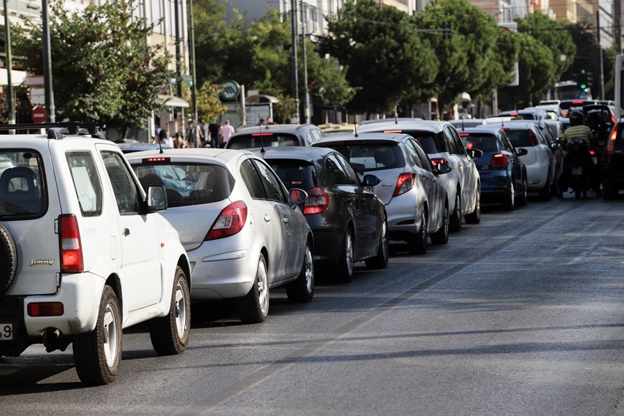 Κίνηση στους δρόμους Αθήνα: Μεγάλο μποτιλιάρισμα – Ουρές χιλιομέτρων
