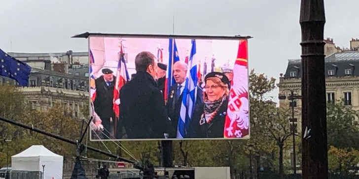 «Ημέρα ανακωχής» Γαλλία: Ο Μακρόν δίπλα στην ελληνική σημαία