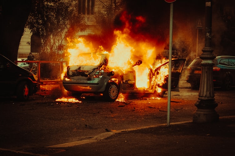 Φωτιά σε αυτοκίνητο: Κάηκε αμάξι εν κινήσει στην Εθνική Οδό Τρικάλων – Λάρισας
