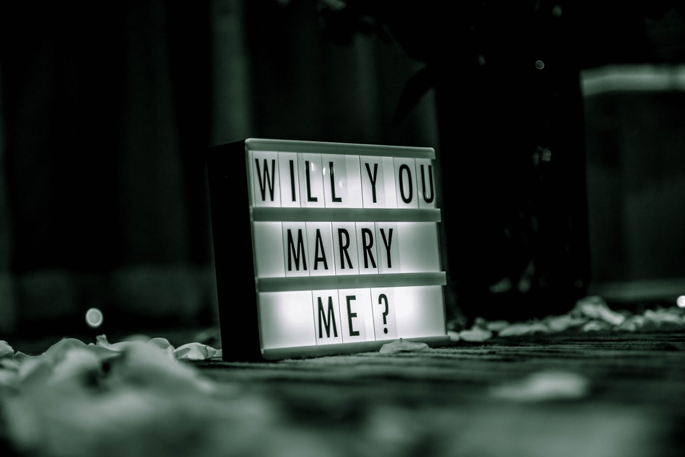 Περίεργες προτάσεις γάμου: Ένας άνδρας στο Κεντάκι, το τερμάτισε (pics – vid)