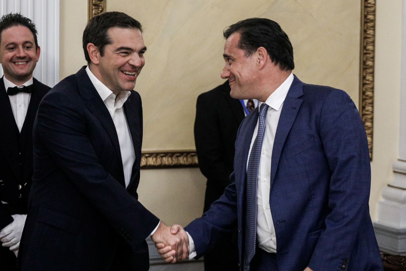 Τσίπρας – Άδωνις: Τα “άκουσε” ο υπουργός για τις αγκαλιές και τα γέλια στο Προεδρικό