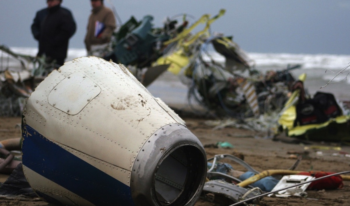 Αεροπλάνο έπεσε στο Καζακστάν: Μετέφερε 100 επιβάτες, νεκροί και επιζώντες
