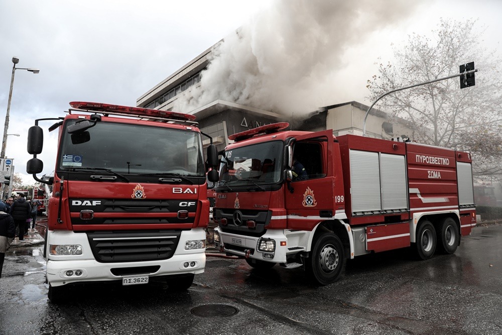 Φωτιά τώρα Χολαργός: Φωτιά σε αποθήκες πάνω από το πολυκατάστημα «Δαναός»