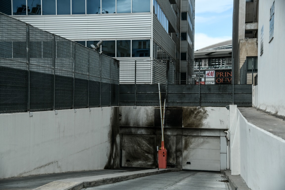 ΣΔΟΕ Πετράλωνα: Έκρηξη έξω από το κτίριο